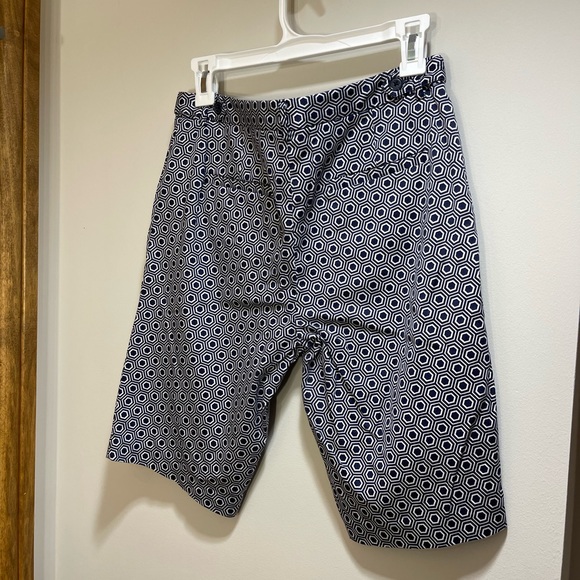 NWOT LAUNDRY | BLUE/WHITE HEXAGON PRINT BERMUDA SHORTS WITH 4 POCKETS | SIZE 4 - Picture 12 of 13